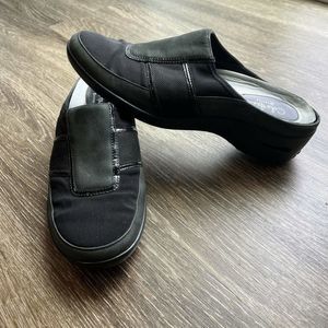 COLE HAAN G Series Women's Size 8AA Gray/Black Leather‎ Wedge Slide On Mules